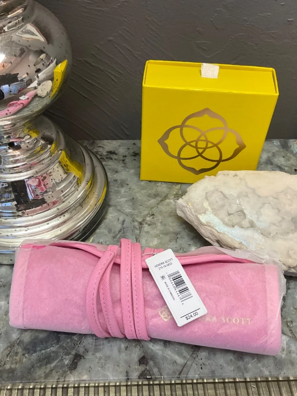 Kendra Scott Travel Organizer Jewelry Roll In Hot Pink - Picture 4 of 7